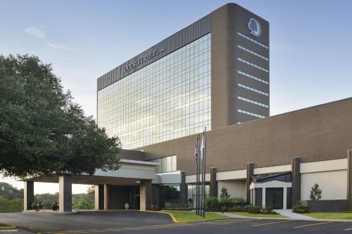 DoubleTree by Hilton Lafayette allows 18 year olds to book a room in Lafayette