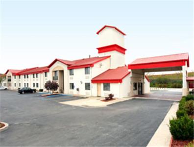 Ramada by Wyndham Columbia allows 18 year olds to book a room in Columbia