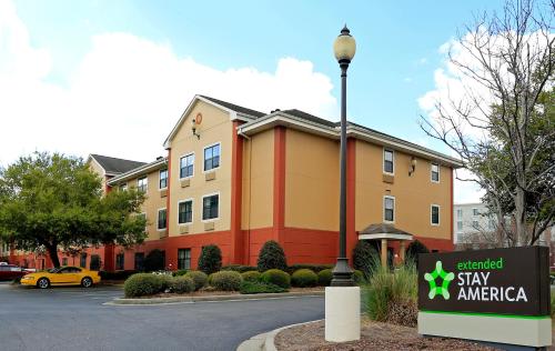 Extended Stay America Suites - Charleston - Mt Pleasant allows 18 year olds to book a room in Charleston