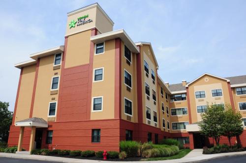 Extended Stay America Suites - Elizabeth - Newark Airport allows 18 year olds to book a room in Elizabeth