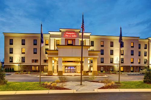 Hampton Inn & Suites Lansing West allows 18 year olds to book a room in Lansing