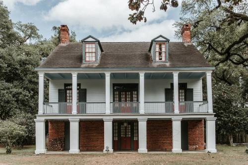 Maison Mouton Bed & Breakfast allows 18 year olds to book a room in Lafayette