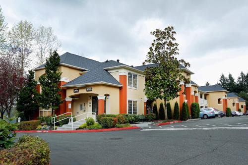 Extended Stay America Suites - Seattle - Bellevue - Factoria allows 18 year olds to book a room in Bellevue