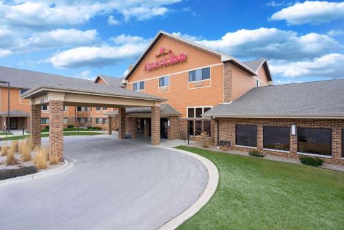 AmericInn by Wyndham Green Bay East allows 18 year olds to book a room in Green Bay