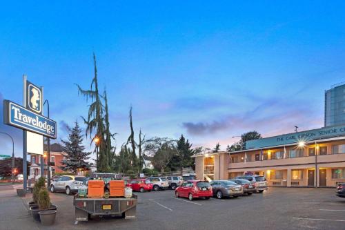 Travelodge by Wyndham Everett City Center allows 18 year olds to book a room in Everett