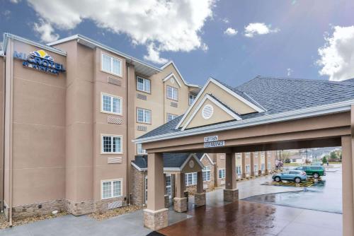 Microtel Inn & Suites by Wyndham Rochester South Mayo Clinic allows 18 year olds to book a room in Rochester