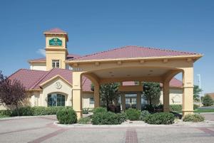 La Quinta by Wyndham Pueblo allows 18 year olds to book a room in Pueblo