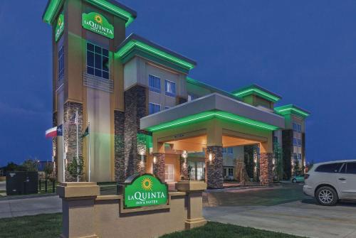 La Quinta by Wyndham Wichita Falls - MSU Area allows 18 year olds to book a room in Wichita Falls