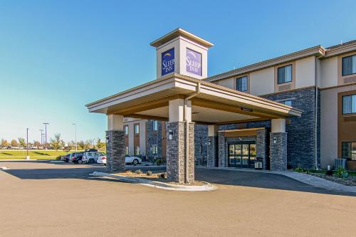 Sleep Inn & Suites West-Near Medical Center allows 18 year olds to book a room in Rochester