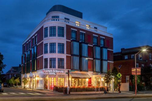 Porter Square Hotel allows 18 year olds to book a room in Cambridge