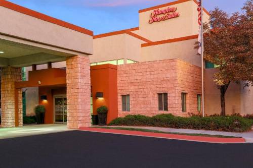 Hampton Inn & Suites Denver Tech Center allows 18 year olds to book a room in Centennial