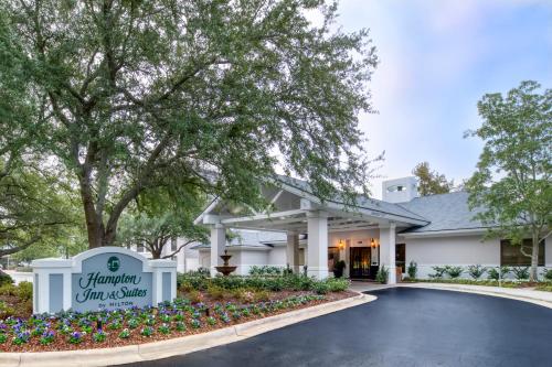 Hampton Inn & Suites Wilmington/Wrightsville Beach allows 18 year olds to book a room in Wilmington