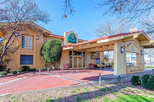 La Quinta Inn by Wyndham Wichita Falls Event Center North allows 18 year olds to book a room in Wichita Falls