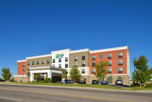 Holiday Inn Express & Suites Pueblo, an IHG Hotel allows 18 year olds to book a room in Pueblo