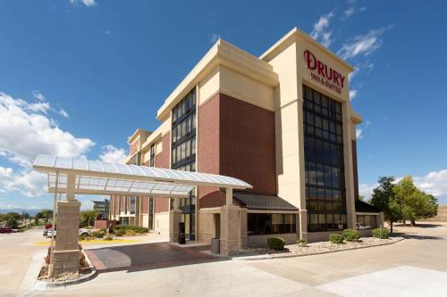 Drury Inn & Suites Denver Tech Center allows 18 year olds to book a room in Centennial