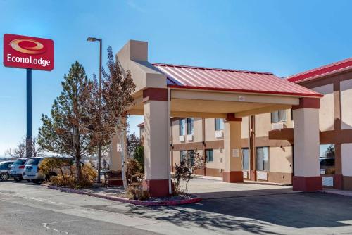 Econo Lodge Pueblo allows 18 year olds to book a room in Pueblo