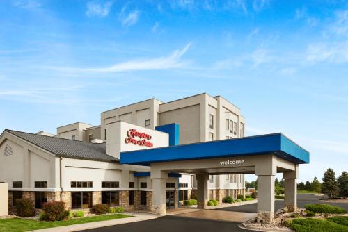 Hampton Inn & Suites Pueblo-Southgate allows 18 year olds to book a room in Pueblo