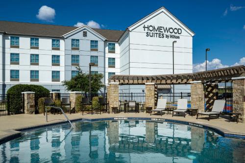 Homewood Suites by Hilton Austin/Round Rock allows 18 year olds to book a room in Round Rock