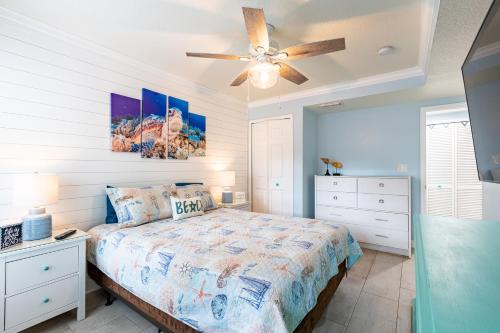 Condo in Paradise -Beach and Intracoastal Waterway allows 18 year olds to book a room in Clearwater