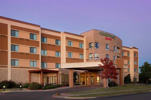 Courtyard by Marriott Wichita Falls allows 18 year olds to book a room in Wichita Falls