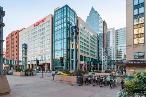 Rochester Marriott Mayo Clinic Area allows 18 year olds to book a room in Rochester