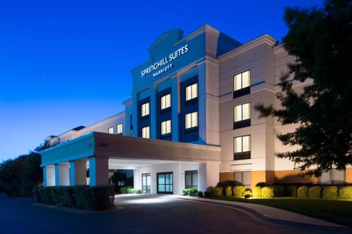 SpringHill Suites Austin Round Rock allows 18 year olds to book a room in Round Rock