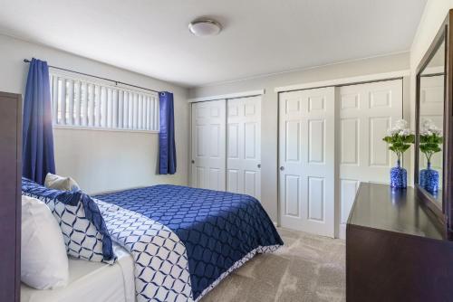 Renovated, Spacious Unit- 15min to Denver & Mtns allows 18 year olds to book a room in Arvada