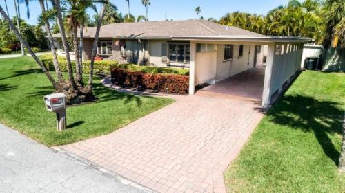 Casa Carlouel on North Clearwater Beach. allows 18 year olds to book a room in Clearwater