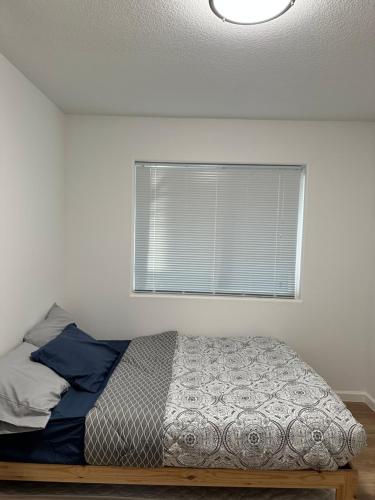 993 SW Junction Place allows 18 year olds to book a room in Gresham