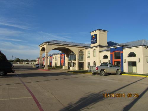 Executive Inn and Suites Wichita Falls allows 18 year olds to book a room in Wichita Falls