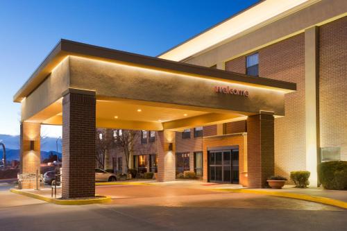 Hampton Inn Denver/Northwest/Westminster allows 18 year olds to book a room in Westminster