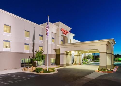 Hampton Inn Odessa allows 18 year olds to book a room in Odessa