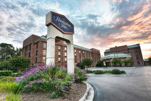 Hampton Inn Wilmington-Medical Park allows 18 year olds to book a room in Wilmington