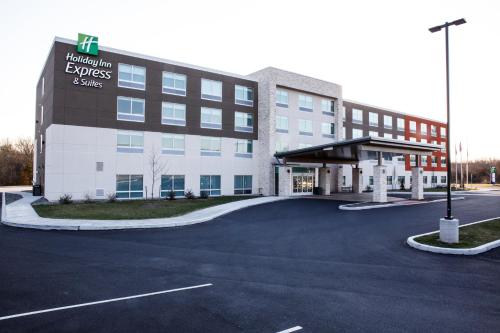 Holiday Inn Express & Suites - Gettysburg, an IHG Hotel allows 18 year olds to book a room in 