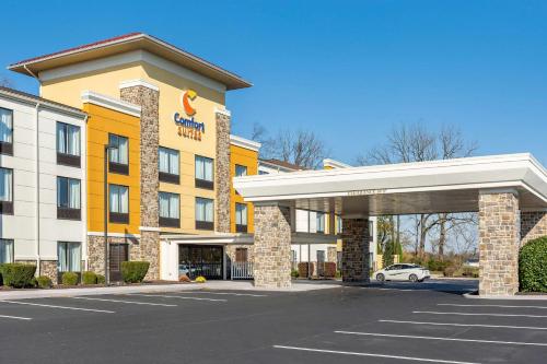 Comfort Suites Amish Country allows 18 year olds to book a room in Lancaster