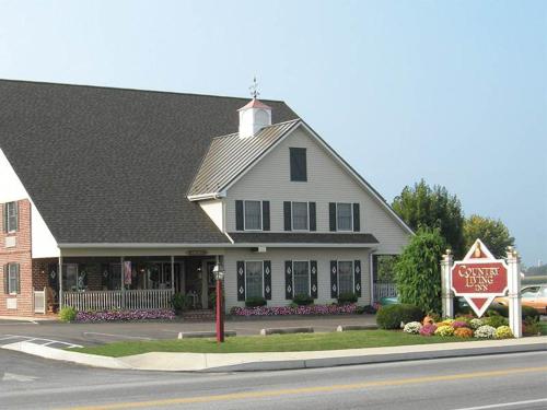 Country Living Inn allows 18 year olds to book a room in Lancaster