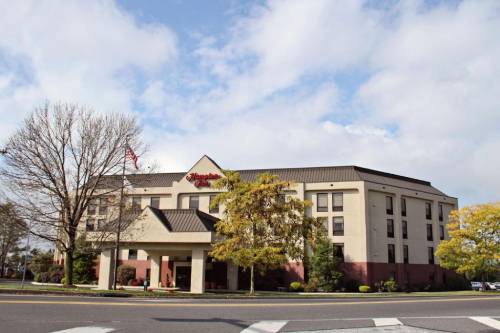 Hampton Inn Gettysburg allows 18 year olds to book a room in 