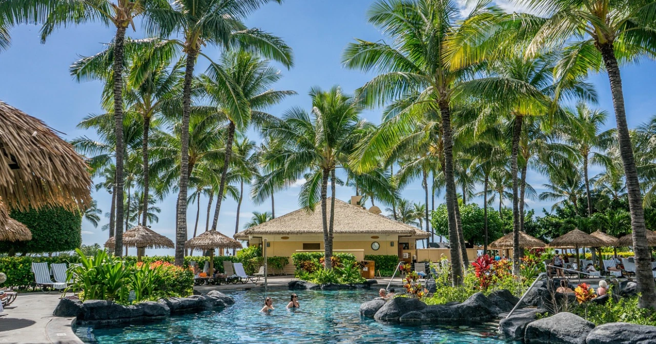 Hotels for 18+ in Hawai'i